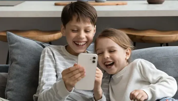 Jaki telefon dla dziecka wybrać, aby uniknąć problemów z używaniem?