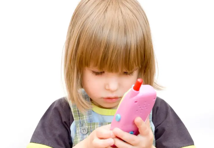 Najlepsze interaktywne telefony dla dziewczynki - zabawki, które uczą