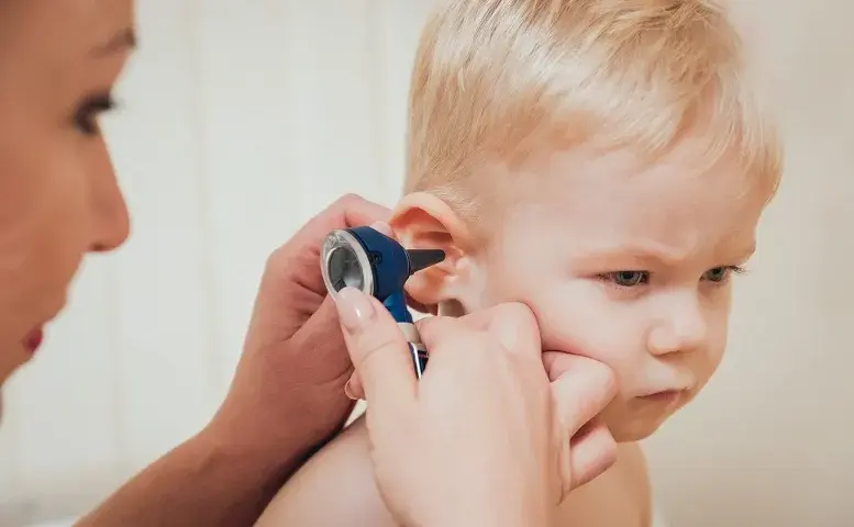 Skuteczne sposoby na ból ucha u dziecka bez recepty, które pomogą